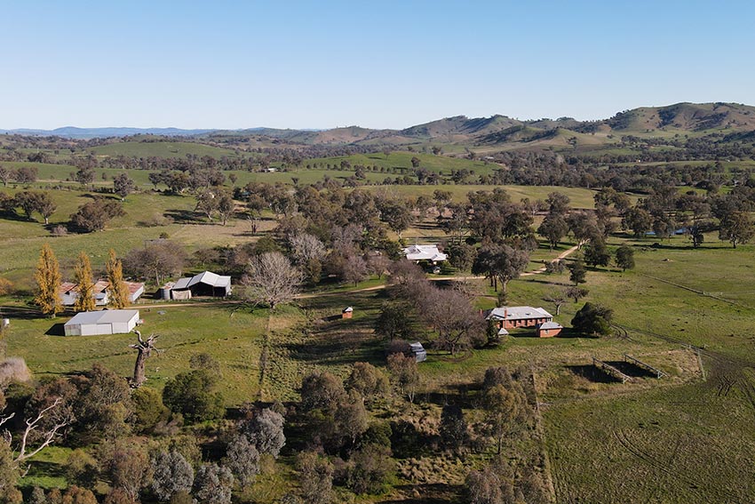 Farm Stay Accommodation Albury - Shearers Quarters